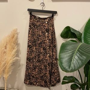 Wilfred 00 leopard/animal print button down midi skirt. Aritzia